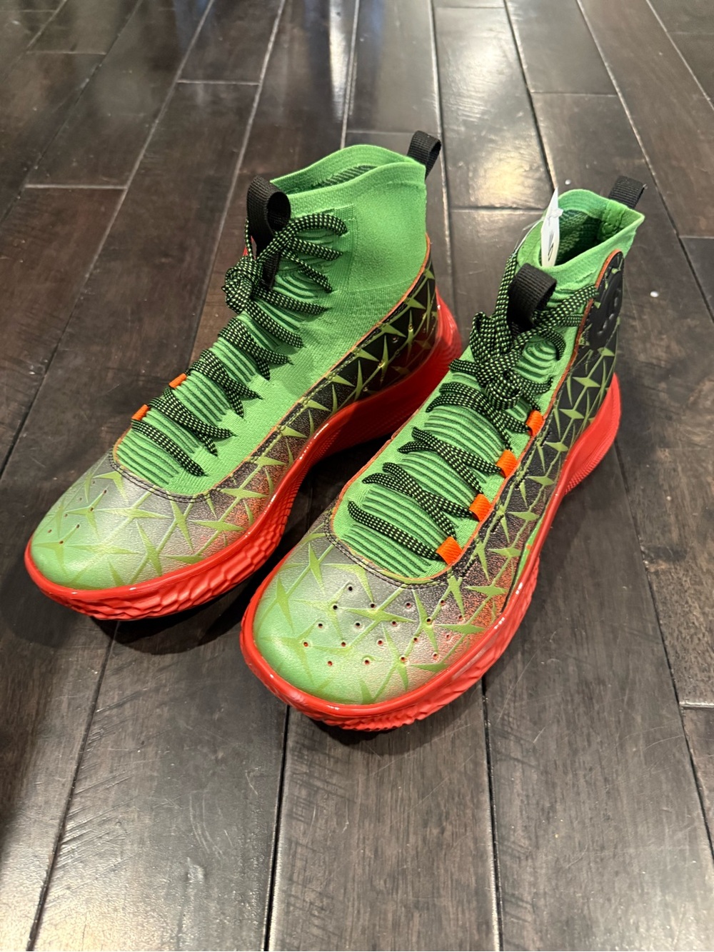 Men’s High-Top Athletic Sneakers in Green and  Red